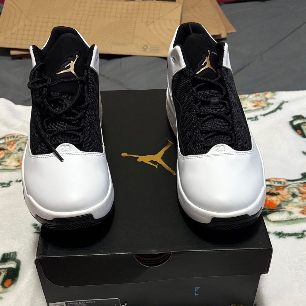 Jordan Men's Sneakers - Black, White, and Gold